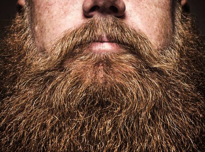 Davvero nella barba ci sono gli stessi batteri del Wc? Simbolo di fascino e virilità è igienica o ricettacolo di germi?