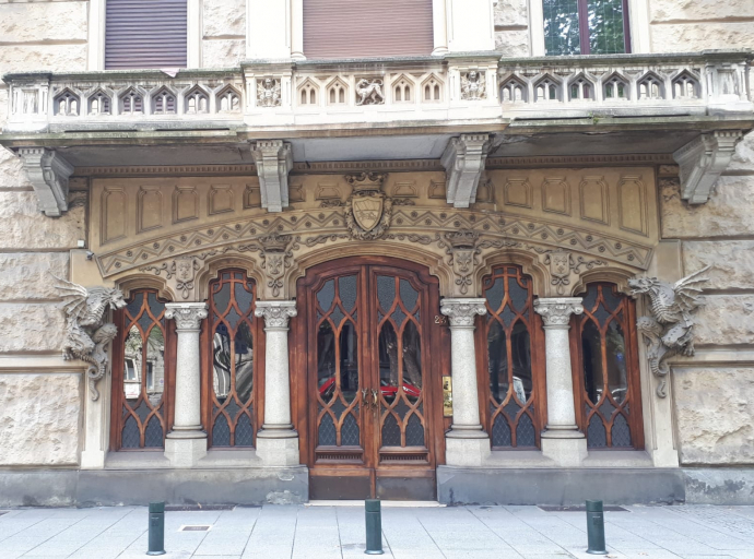 Corso Francia 23: la "Casa dei Draghi" tra mistero e allegoria. Il palazzo è un mix di Liberty e Neogotico