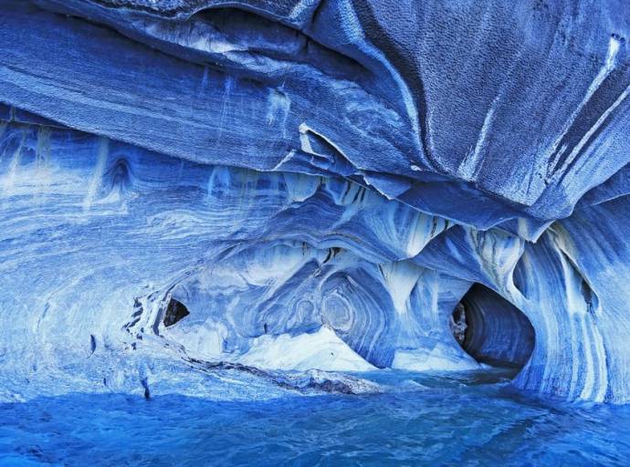 Dipinte dalla natura e scolpite nel marmo. Le meravigliose grotte di marmo in Cile
