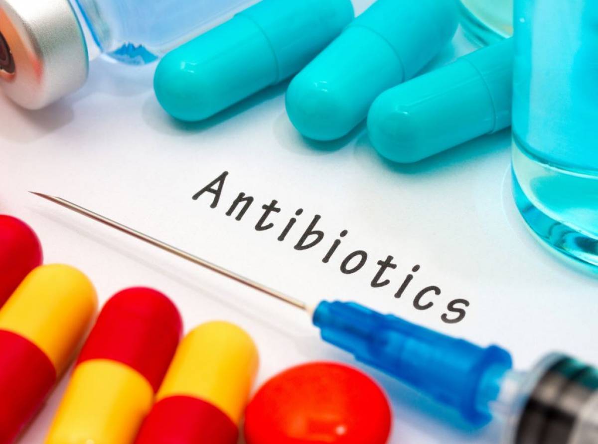 Antibiotici ne usiamo troppi e male e i batteri sono sempre più forti e indebellabili