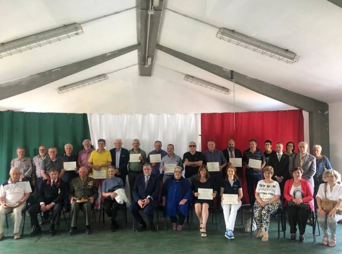 Gino Gronchi premiato dall'associazione internazionale "Regina Elena" per la sua dedizione al volontariato e alla solidarietà