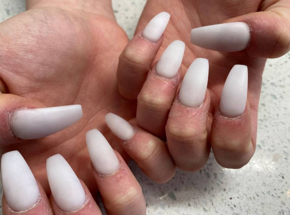 Unghie finte. Sono davvero dannose per la salute? La risposta è affermativa per tre diversi motivi