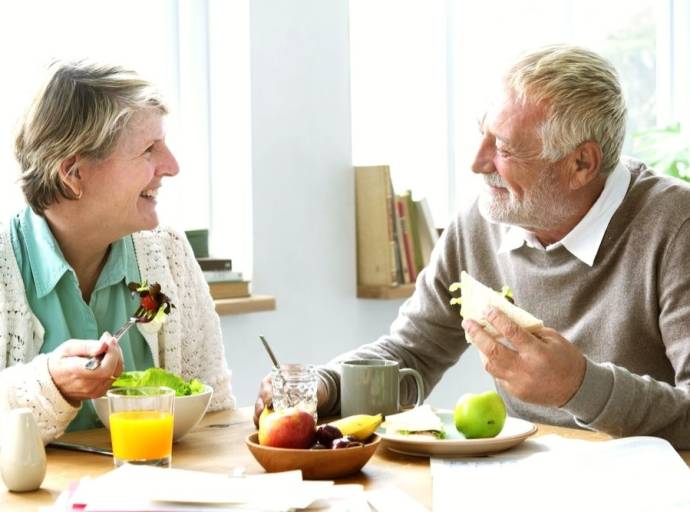 L'alimentazione negli anziani over 75. Una dieta equilibrata e uno stile di vita sano è una scelta di salute