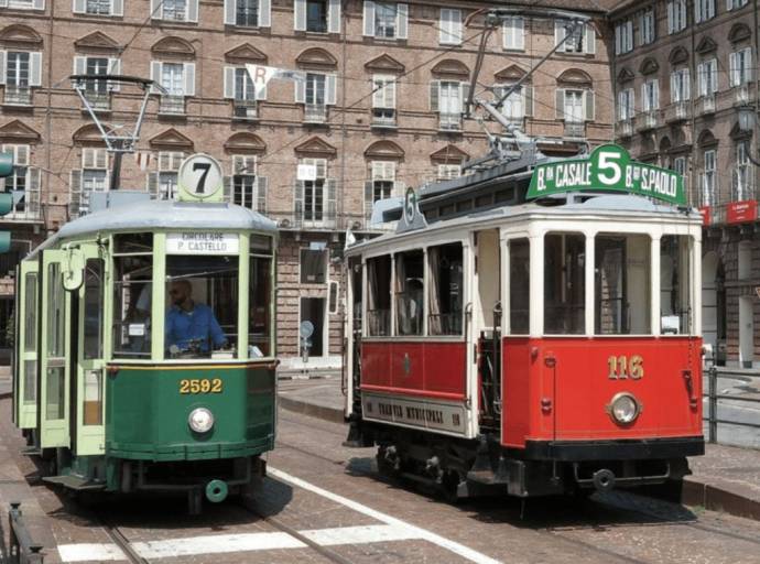 Trasformare i tram storici di Torino in ByblioTram. E' il senso della mozione di Pietro Abbruzzese approvata all'unanimità