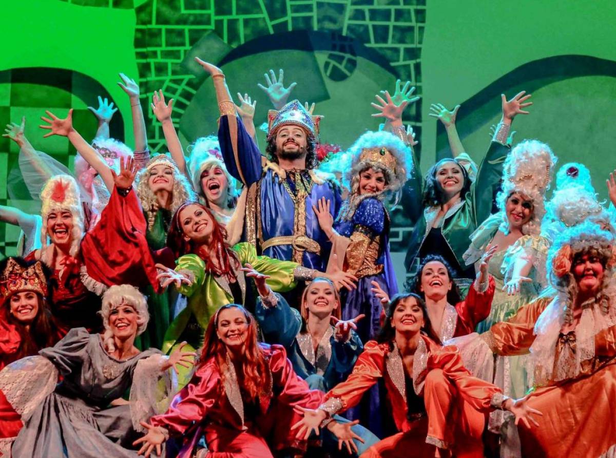 La Sirenetta: la versione teatrale di Fantateatro, che ricrea l’ambiente marino con trucchi scenografici tridimensionali