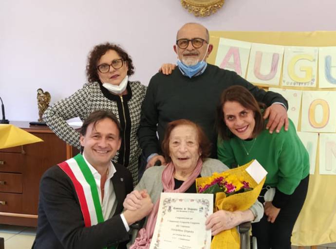 I cento anni di nonna Gerardina, Linda, Pignata, celebrati a Volpiano nella RSA San Francesco