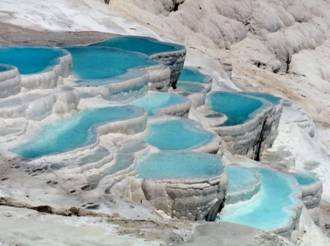 Pamukkale: la SPA naturale più bella del mondo. Un castello di cotone ai piedi della città di Hierapolis