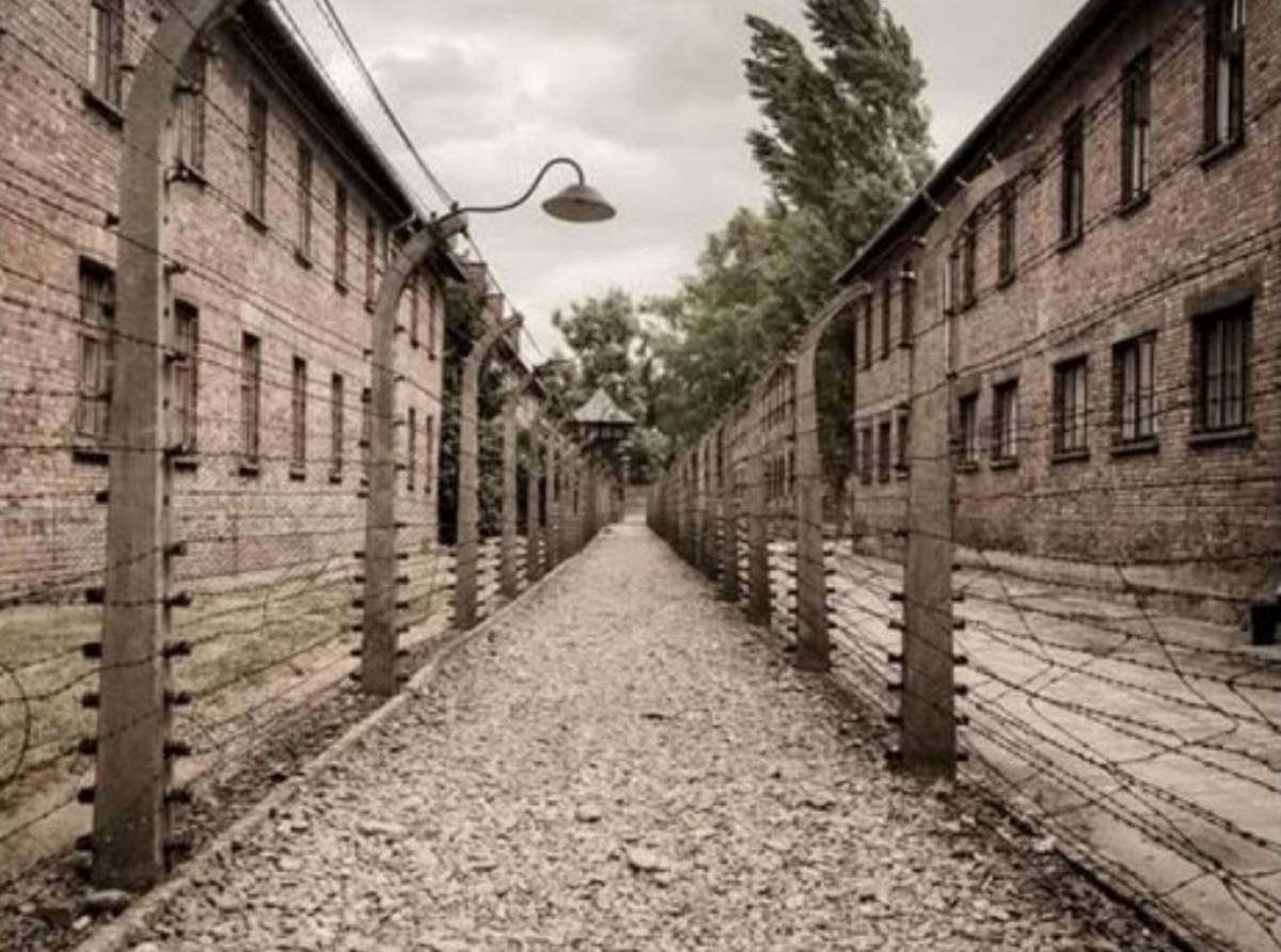Ad Auschwitz in una giornata qualunque. Lo spettacolo sulla banalità del male per il Giorno della Memoria