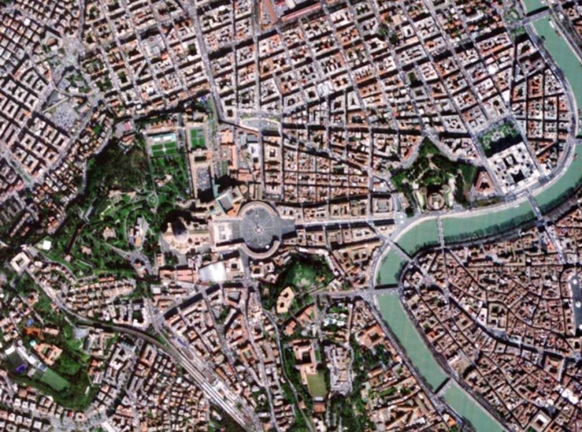 Dallo spazio a San Pietro: la prima immagine di HEO, il microsatellite italiano progettato da Argotec