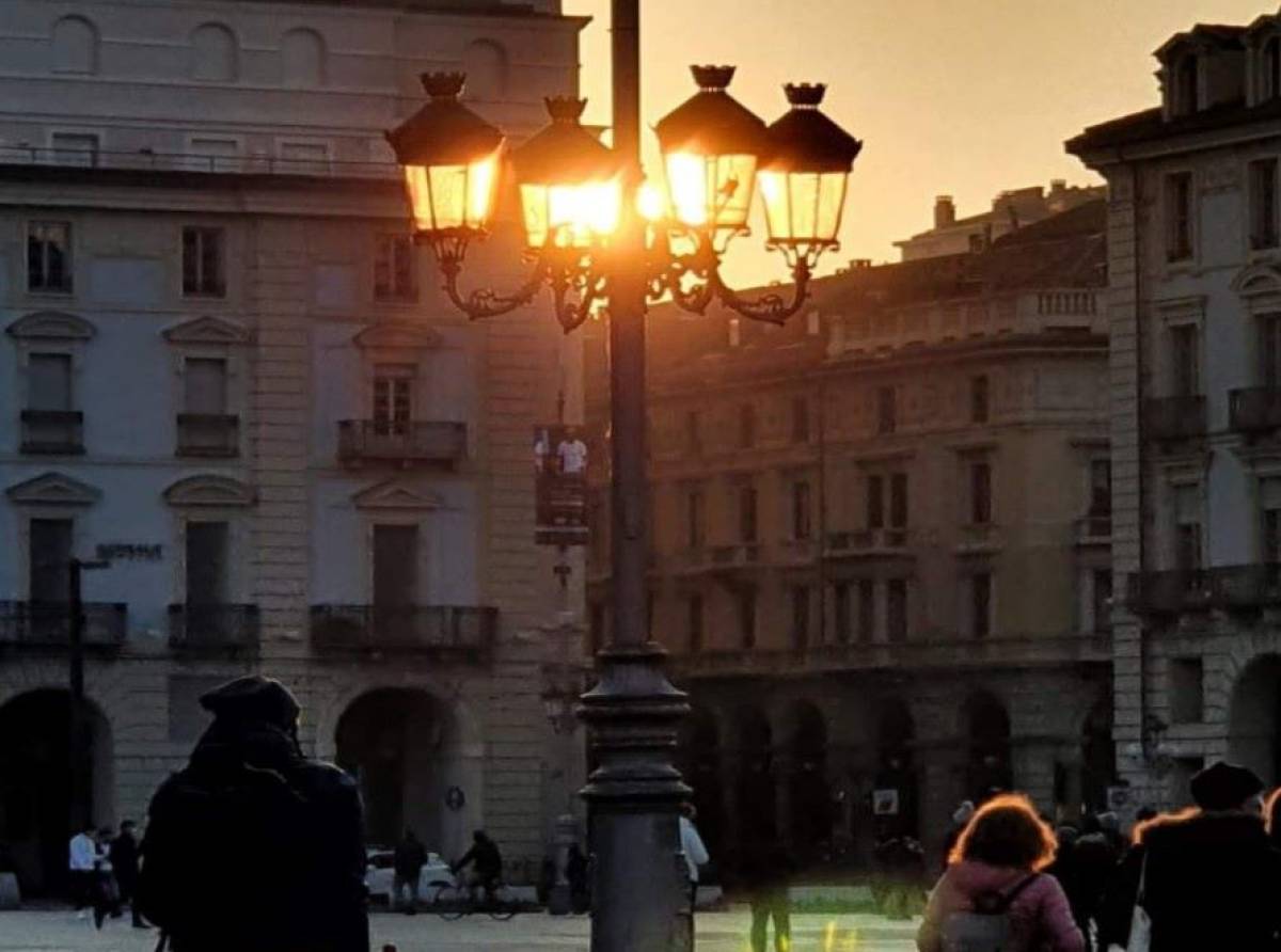 Quando Torino accese la prima luce d’Italia: la nascita dell’illuminazione pubblica e l’inizio di una nuova era urbana