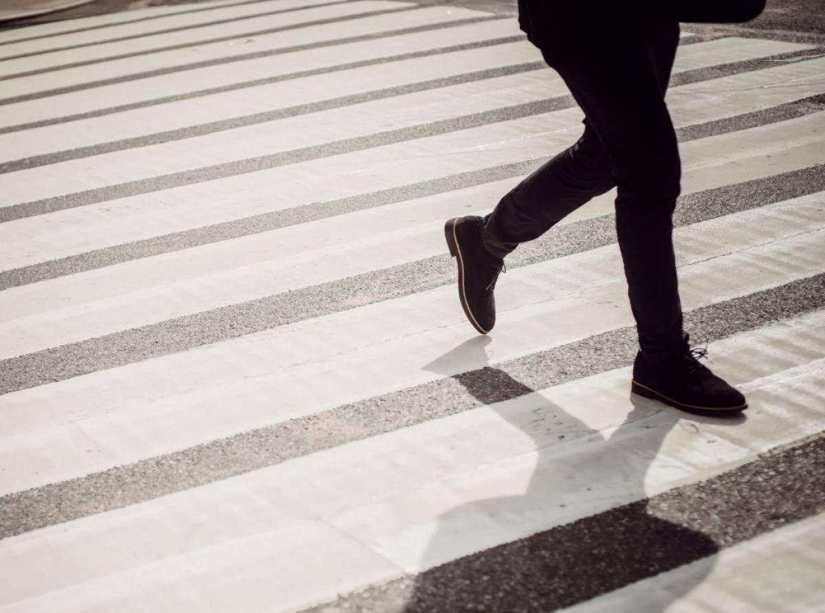 Strisce pedonali poco visibili in via Circonvallazione: interrogazione in Consiglio per chiedere più sicurezza e un possibile spostamento