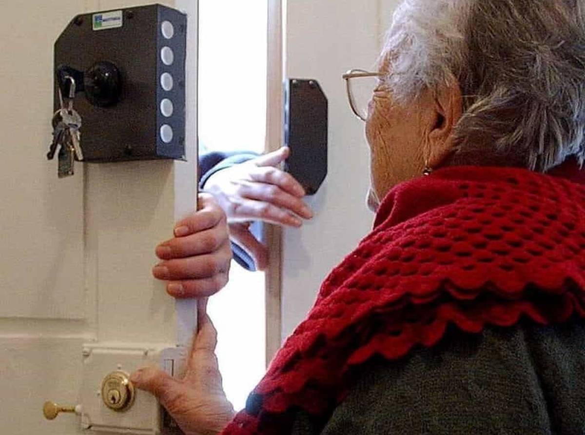 Ville, terreni e truffe: sequestrato il tesoro di un 60enne accusato di raggiri agli anziani