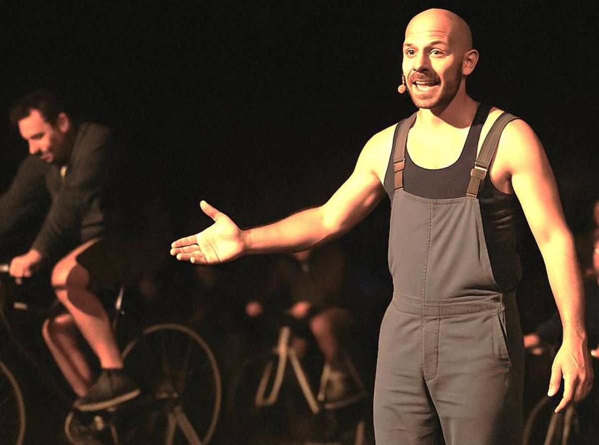A Strambino il teatro si accende... a pedali: arriva lo spettacolo ecologico “Mi abbatto e sono felice”