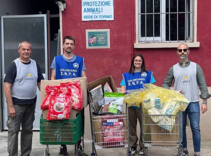 Estate senza abbandoni: la raccolta di Ardea per l’Enpa di Torino. "Prendersi cura di un animale è un impegno che dura per sempre"