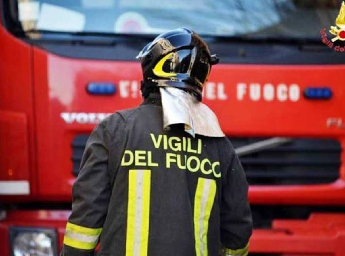 Vigili del Fuoco usati come “braccio operativo” per togliere striscioni: la protesta dei sindacati. CGIL e USB contro l’uso improprio