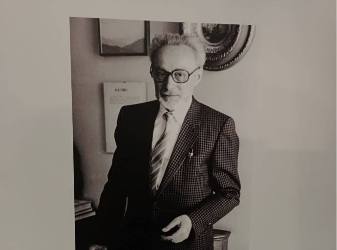 “I mondi di Primo Levi”: il ritorno a Torino di una mostra sulla “strenua chiarezza” del grande autore