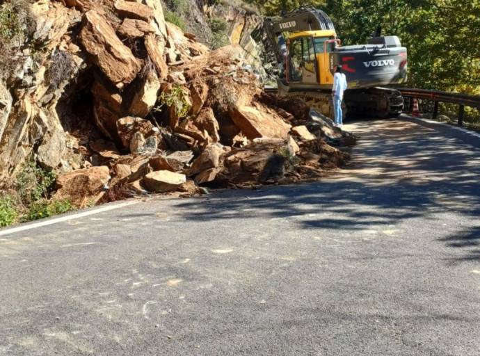Frana sulla Provinciale 30 a Pessinetto: cedimento del pendio durante i lavori, strada chiusa fino a venerdì