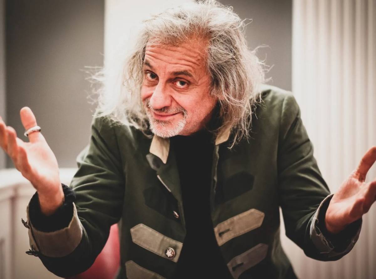 Alessandro Bergonzoni arriva al Concordia di Venaria con il nuovo spettacolo “Arrivano i Dunque”