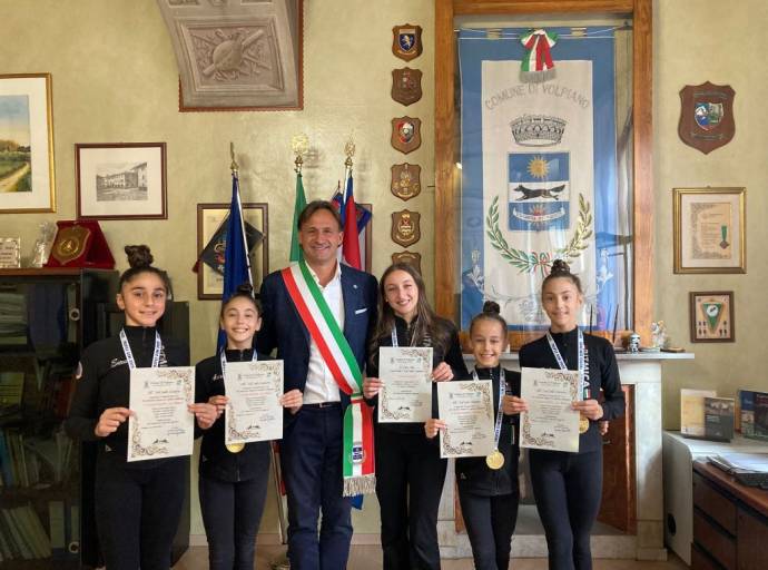 Dal tatami al podio nazionale: il sindaco Panichelli premia le ragazze della Judo Azzurro, simbolo di talento e passione 