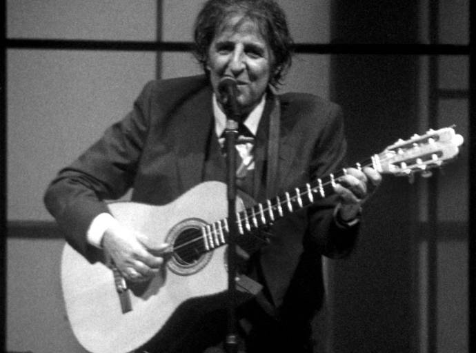 Giorgio Gaber e la fine del Novecento: un nuovo libro racconta l’ultima stagione del Signor G