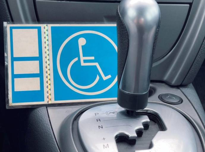 CUDE digitale: grazie alla segnalazione di Fratelli d’Italia Rivoli manda in pensione i contrassegni scoloriti