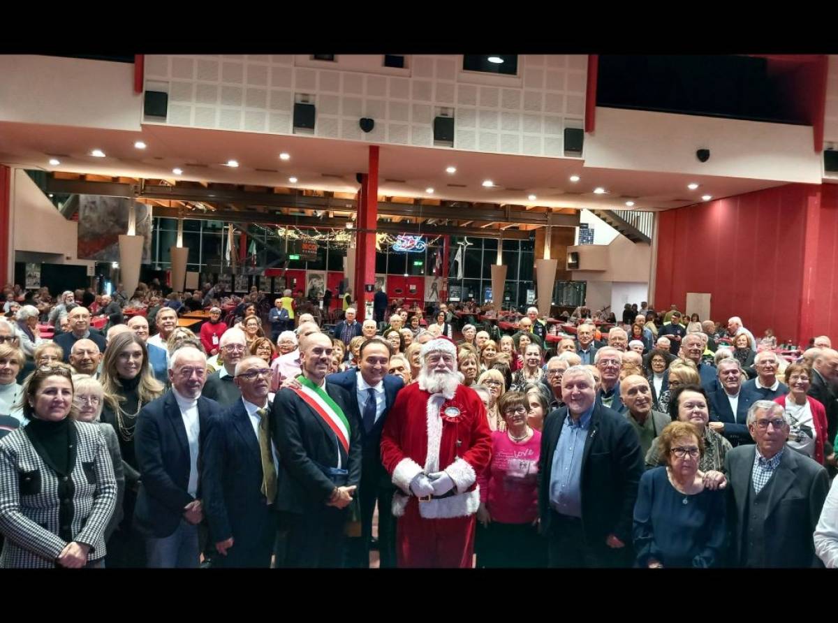 Nozze d’Oro a Venaria Reale: cinquant’anni di mani intrecciate, sogni condivisi e una comunità cresciuta insieme all’amore