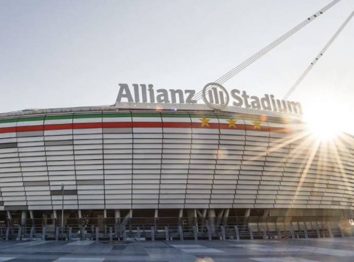 Festa oltre il novantesimo all'Allianz Stadium: due tifosi si nascondono tra ristorante e divanetti, fuga notturna e arresto 