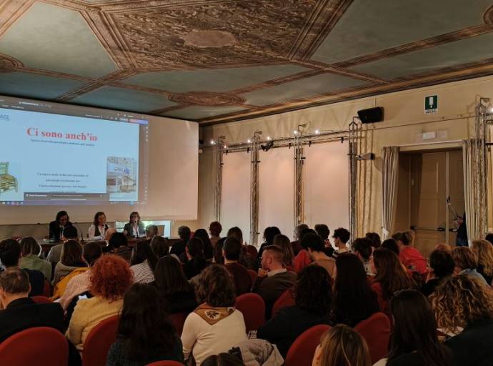 “Ci sono anch’io” a Torino, lo sportello psicologico per uomini divide: tra ascolto, patriarcato e rischi sulla violenza di genere