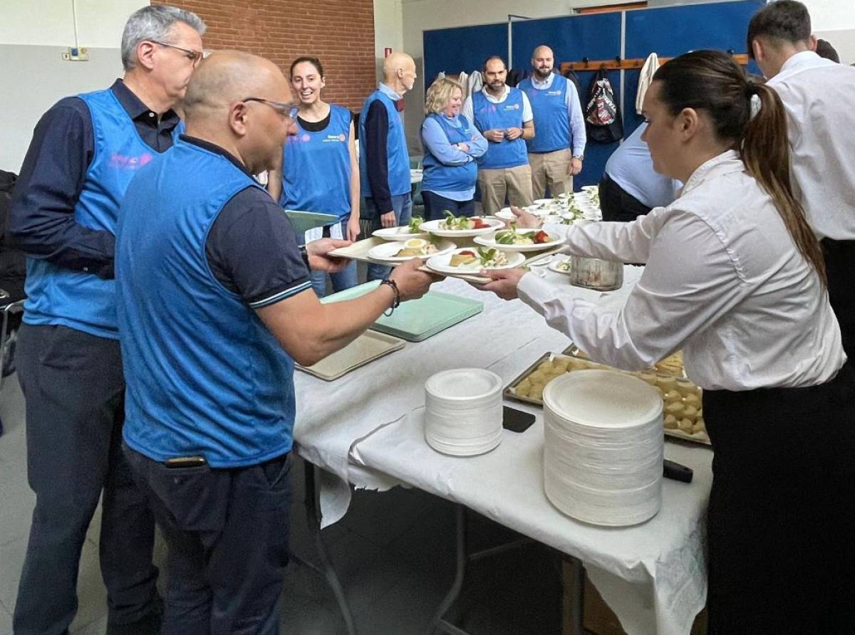 Un piatto per un sorriso illumina Venaria: cento pasti solidali donati alle famiglie fragili dal Rotary Club