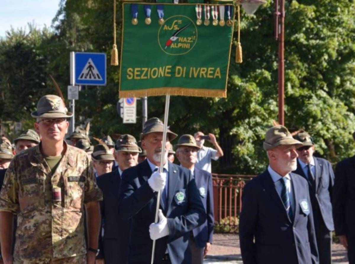 105 anni di Alpini a Ivrea: il cuore di una comunità che da oltre un secolo vive di memoria, solidarietà e appartenenza