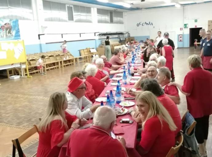 Bosconero si veste di rosso per la Festa Patronale: torna la Tavolata di San Giovanni tra sapori del Canavese e musica live