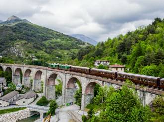 Ferrovia delle Meraviglie, tornano i treni storici da Torino a Imperia: viaggio tra Alpi, Riviera e sapori del territorio
