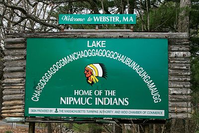 400px Chaubunagungamaug lake sign